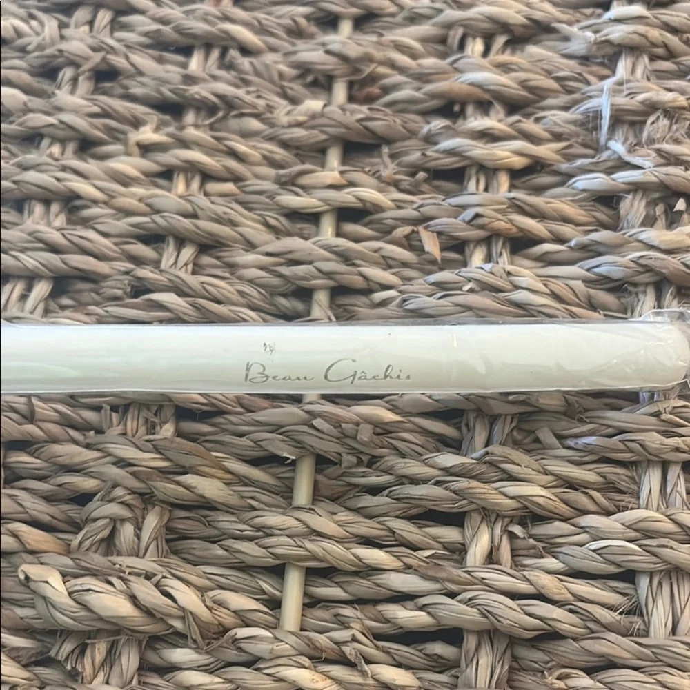 ✨ Royal & Langnickel Iridescent Makeup Brush – Ombre Bristles